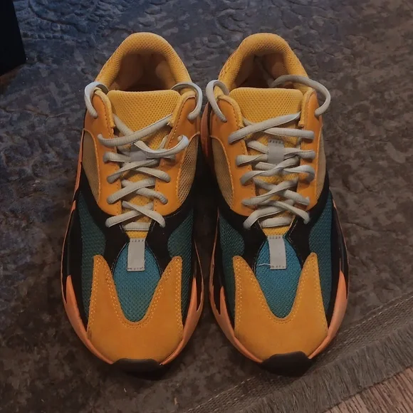 adidas Yeezy Boost 700 Sun Orange Black | 7 Men/9WMNS | GZ6984 - Picture 2 of 7